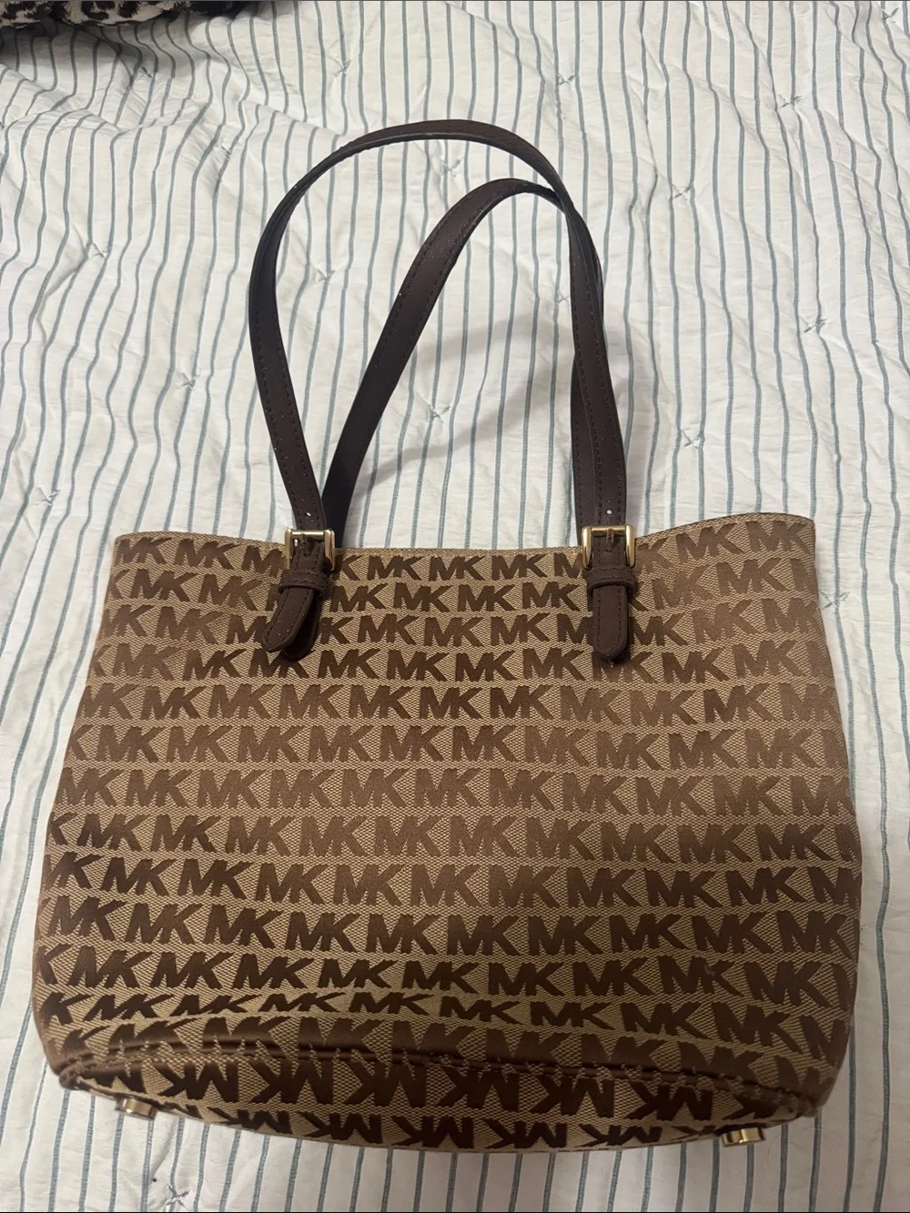 Michael Kors signature mk